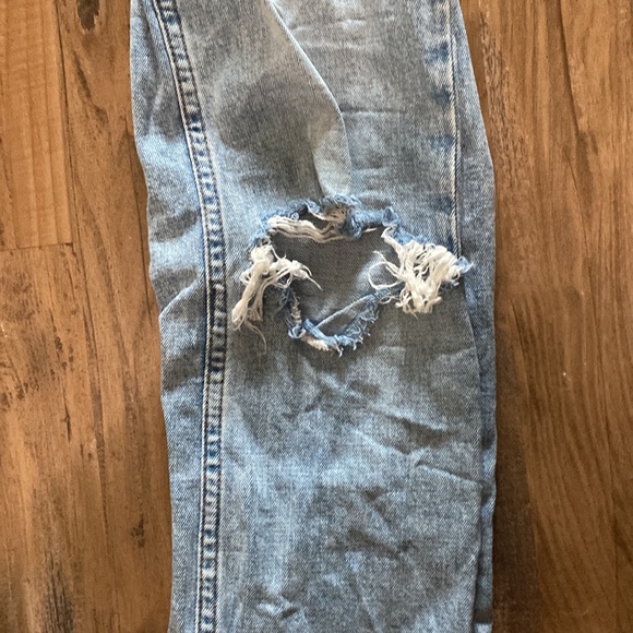 Abercrombie & Fitch Curve Love Ultra High Rise Ankle Straight Jeans - Picture 4 of 5